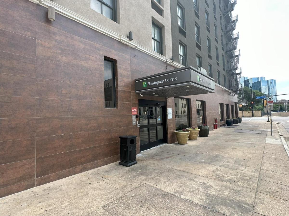 Holiday Inn Express - Dallas Downtown, An Ihg Hotel Exterior photo